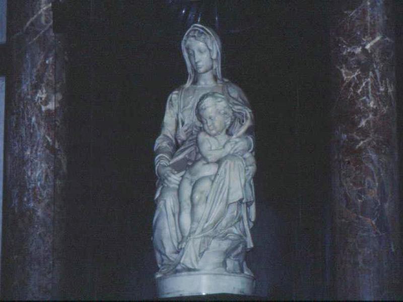35-Bruges,Notre Dame,Madonna col Bambino di Michelangelo,14 agosto 1989.jpg